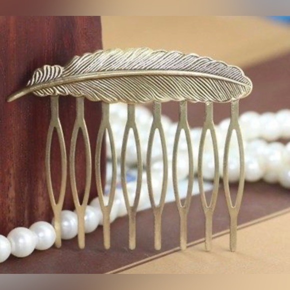 $1 ONE LEAF HAIR COMB. NEW. $1 WITH ANY $10 ORDER OR MORE - Picture 2 of 5